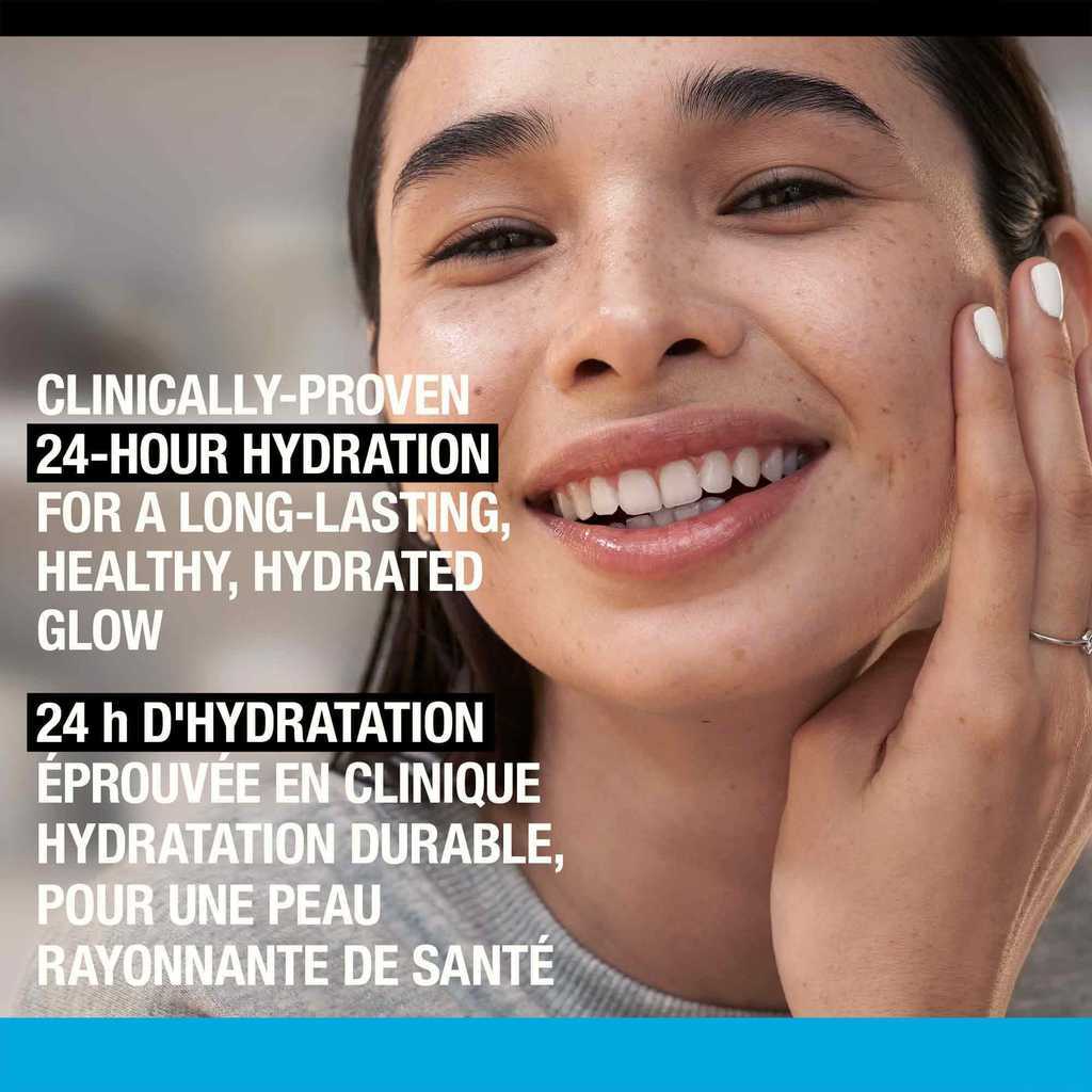 Image d'une femme se touchant la peau et souriant, avec la mention « 24 h d'hydratation éprouvée en clinique ».
